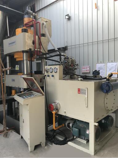 Y32-500T鹽舔磚四(si)柱液壓機(ji)