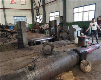 液(ye)壓三輥(gǔn)卷闆機(jī)大修改(gai)造